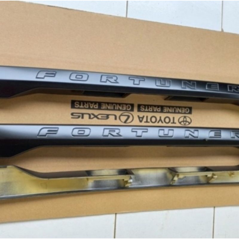 trunklid bagasi fortuner 2011-2015 hitam ORIGINAL