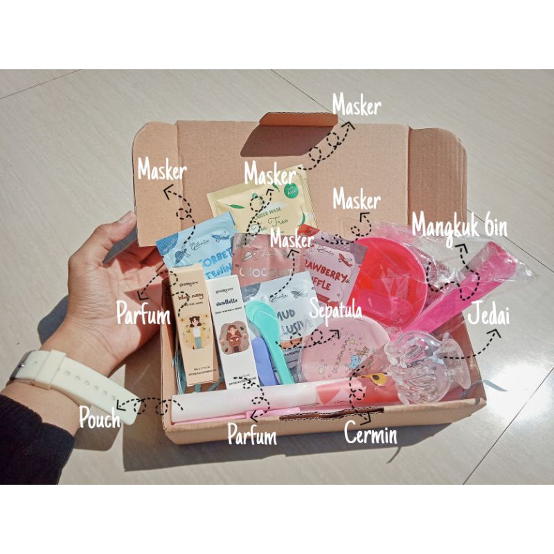 

HEMPRES GIFT BOX MASKER/KADO CEWEK ULANG TAHUN/ FREE KARTU TANKYOU CARD+STIKER PAKET 1