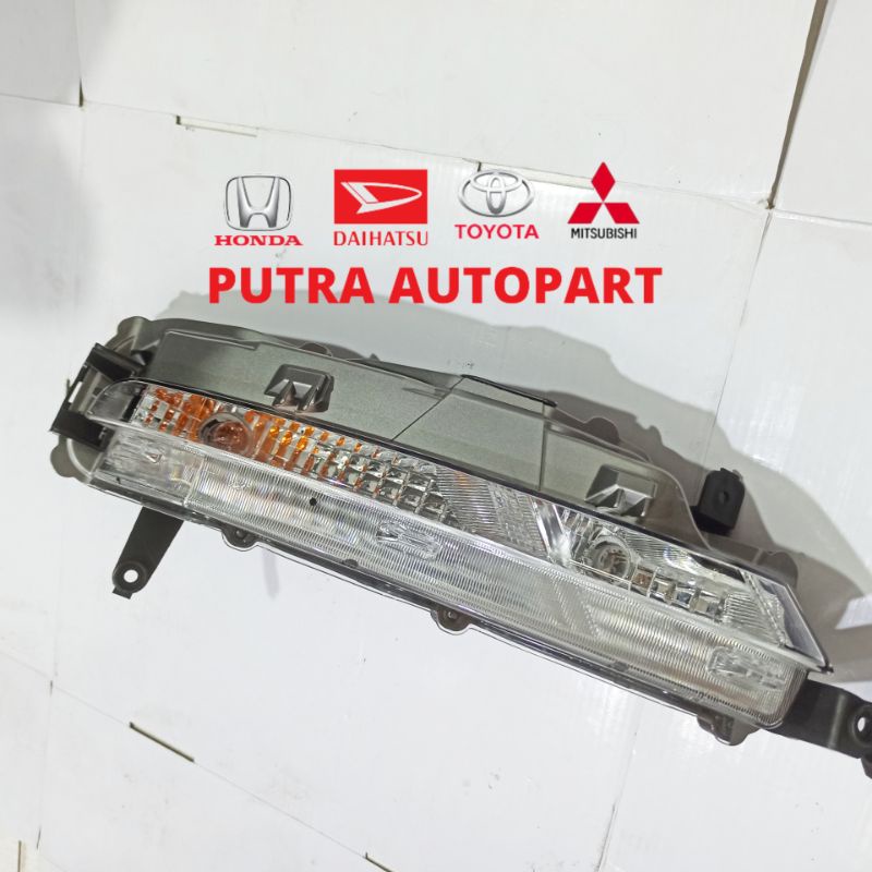 lampu sen sein / lampu bemper depan fortuner vrz 2021up original