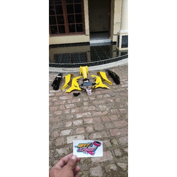 Cover body full set halus vega r new warna hitam kuning model tailand