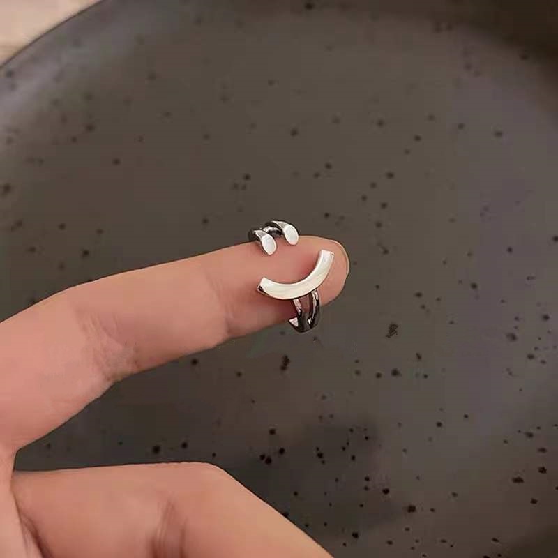 Cincin Jari Telunjuk Adjustable Desain Smiley Face Warna Silver Gaya Korea Untuk Wanita