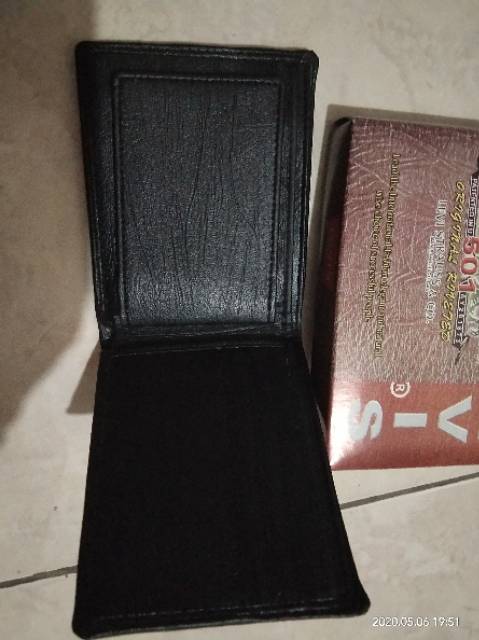DOMPET KULIT LEVIS LIPAT TERLARIS