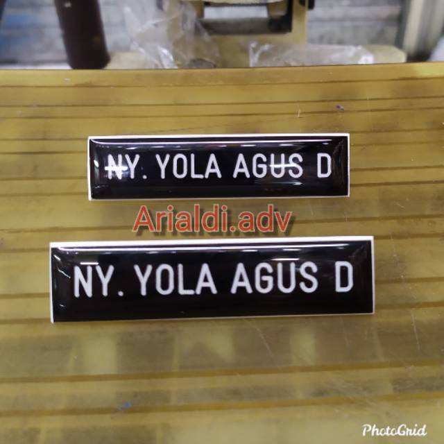 

Papan nama dada grafir lapis fiber -PAKU JAMBU