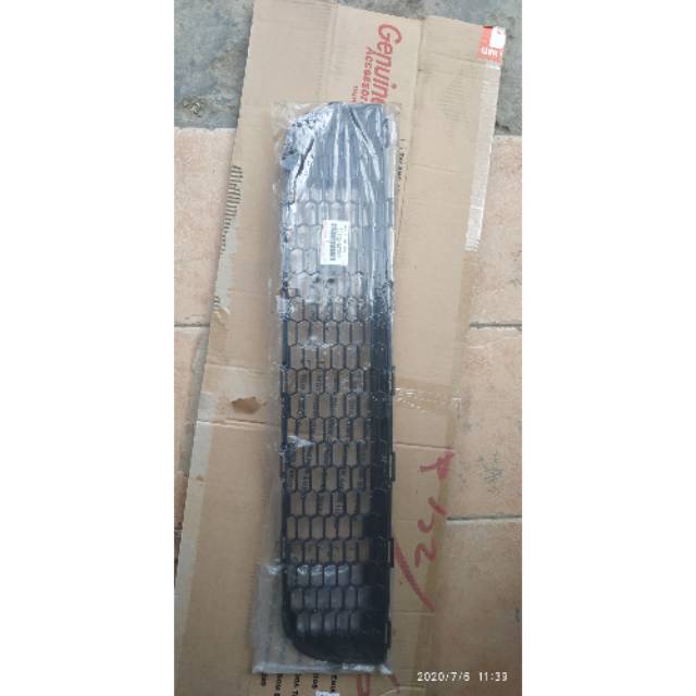 Ram grill bemper yaris 2010 2013