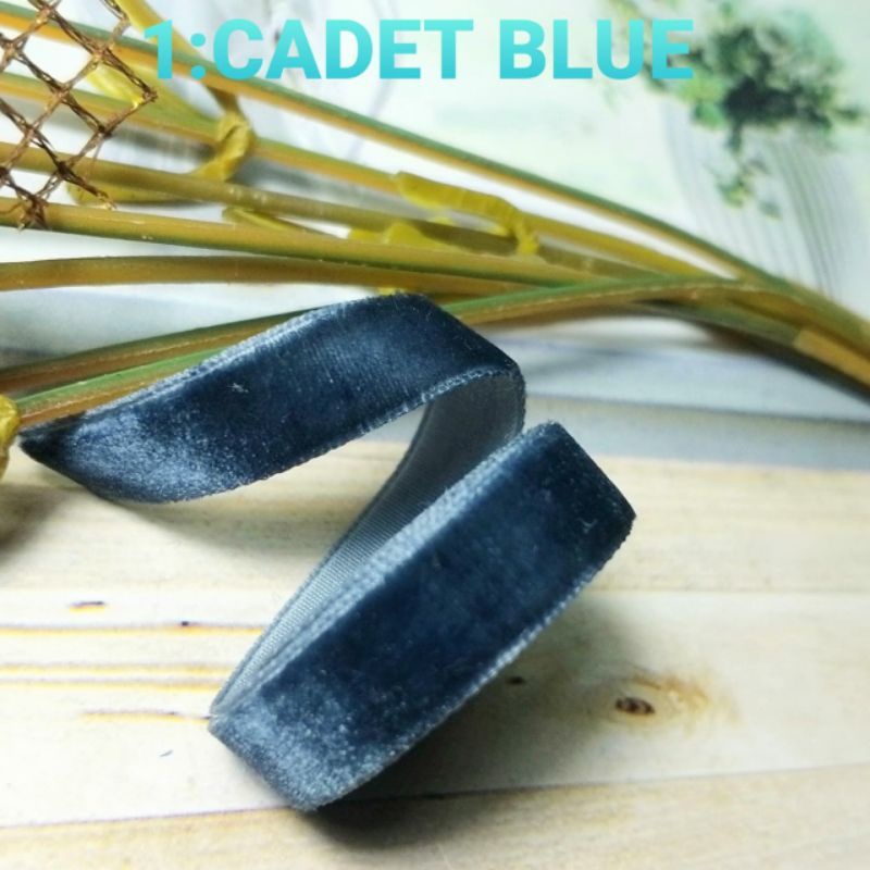 

per rol 15 meter,pita bludru/velvet warna cadet blue lebar 1 cm