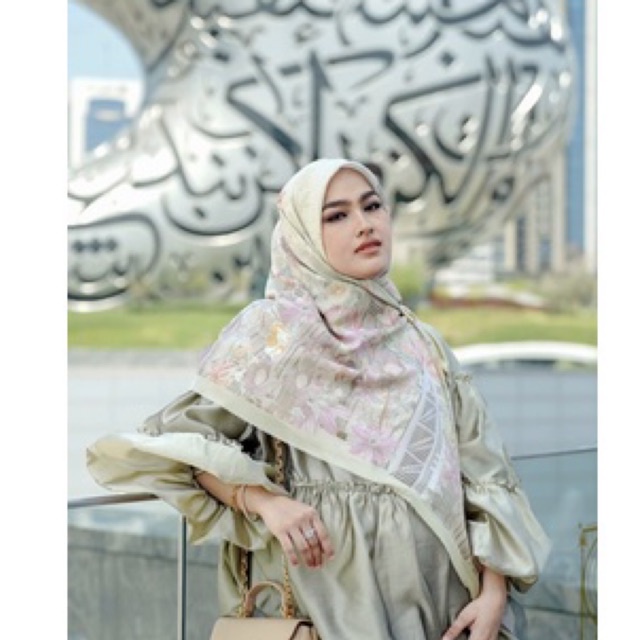 Dubai Series Buttonscarves
