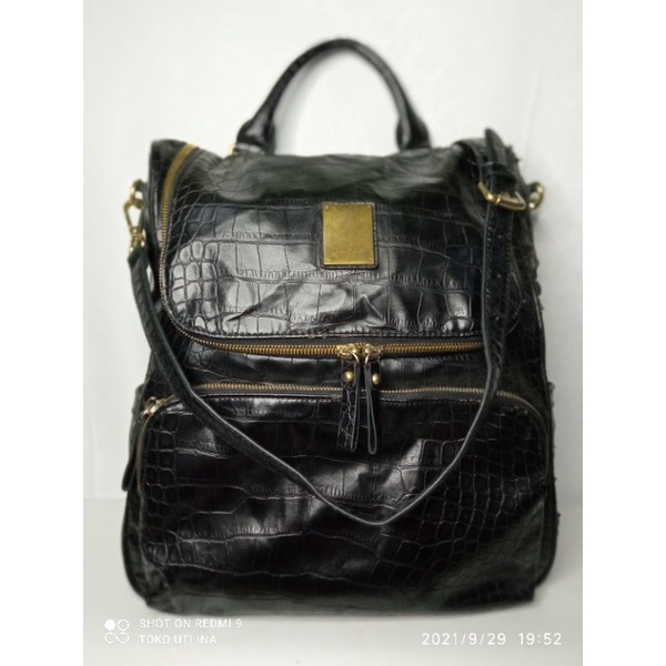 Preloved_Tas_Ransel_Wanita_Warna_Hitam_Merk_BRHAS_PATI