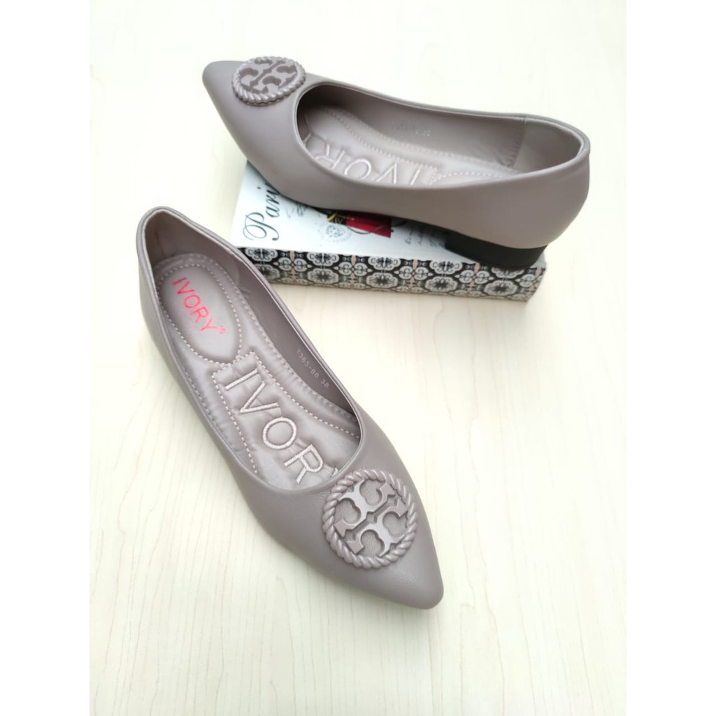 Ivory Sepatu Flat Kerja Wanita T383-87