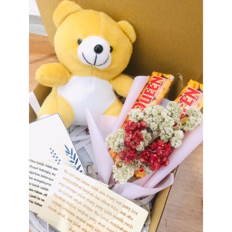 hampers kado gift hadiah ulang tahun teddy bear mini bucket coklat silverqueen edelweiss aesthetic