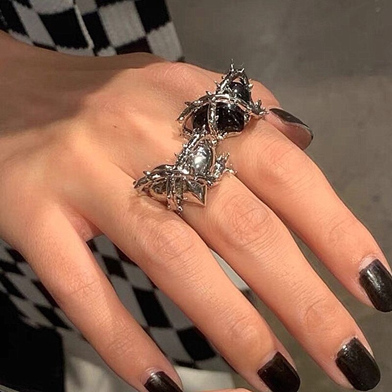 Cincin Model Terbuka Bentuk Hati Tidak Teratur Warna Hitam Gaya Vintage Gothic Punk Untuk Unisex