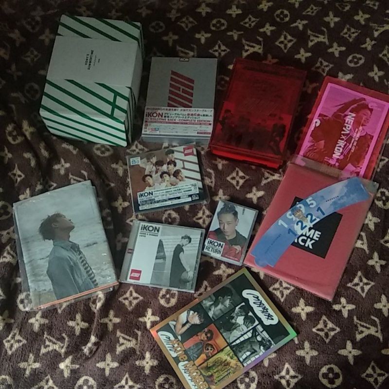 Album iKON Official Bobby