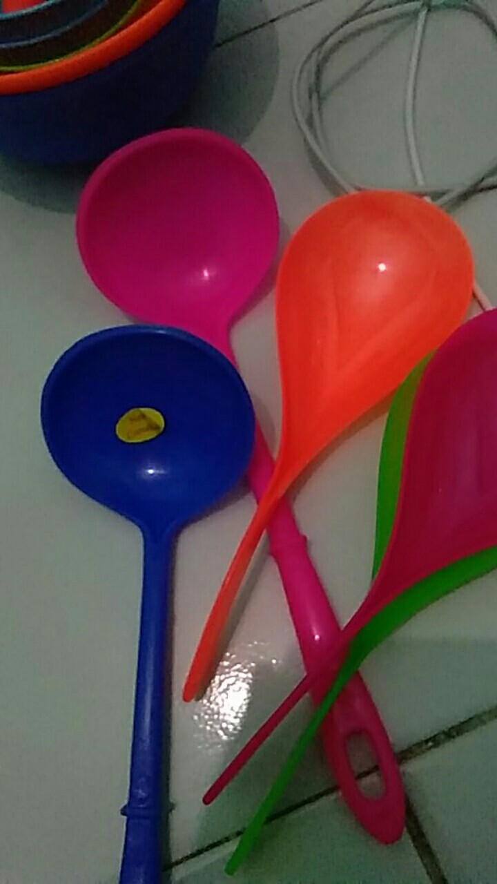 Irus Sayur Plastik / Sendok Sayur Plastik Sedang