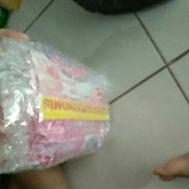 Daia Deterjen Detergent Dan Softener Pink 555 Gram