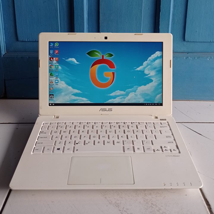 Asus X200CA Warna Putih 12 Inch Notebook Second Bekas Murah Slim Tipis SSD 128GB