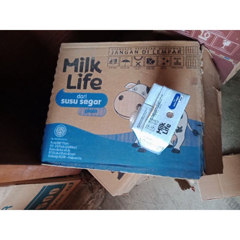 

Milk Life Susu Uht Plain 200ml ( 1 Karton 24 Pcs )