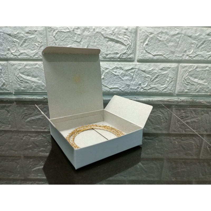 

Gift Box / Box Accessories Uk. 8,5 x 8,5 x Tinggi 2 cm