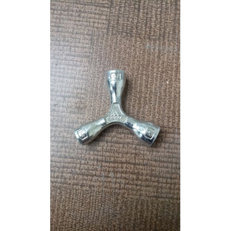 [SECOND] Kunci sepatu bola stud pull F50 ORIGINAL