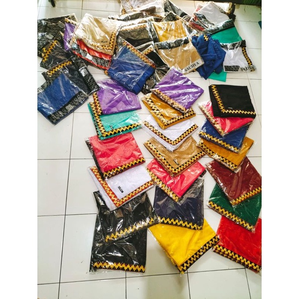 

Hijab/Kerudung/Segi Empat Tapis Lampung