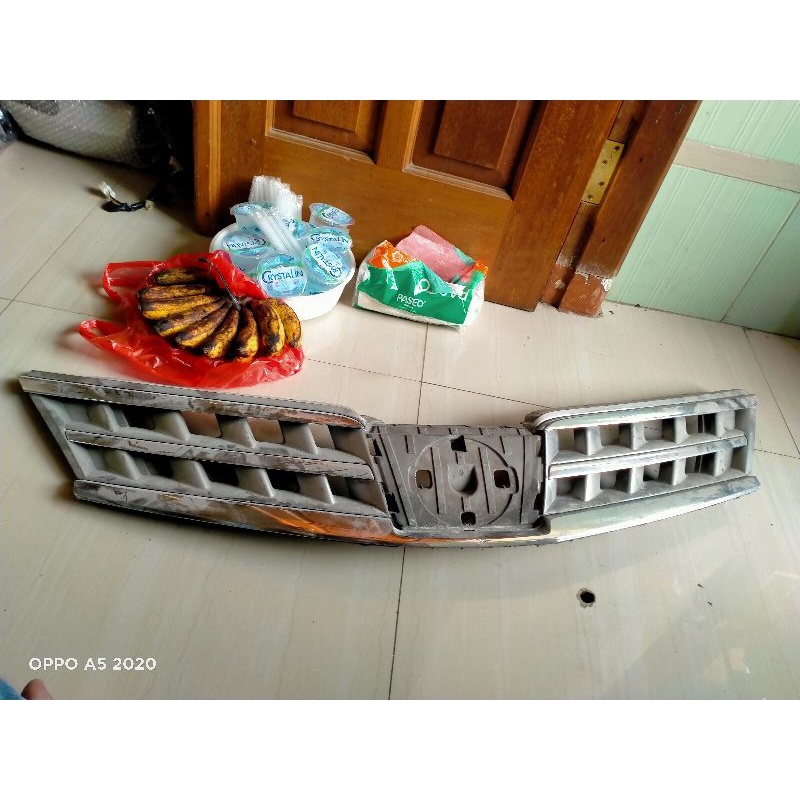 GRILL Nissan Tiida tahun 2009