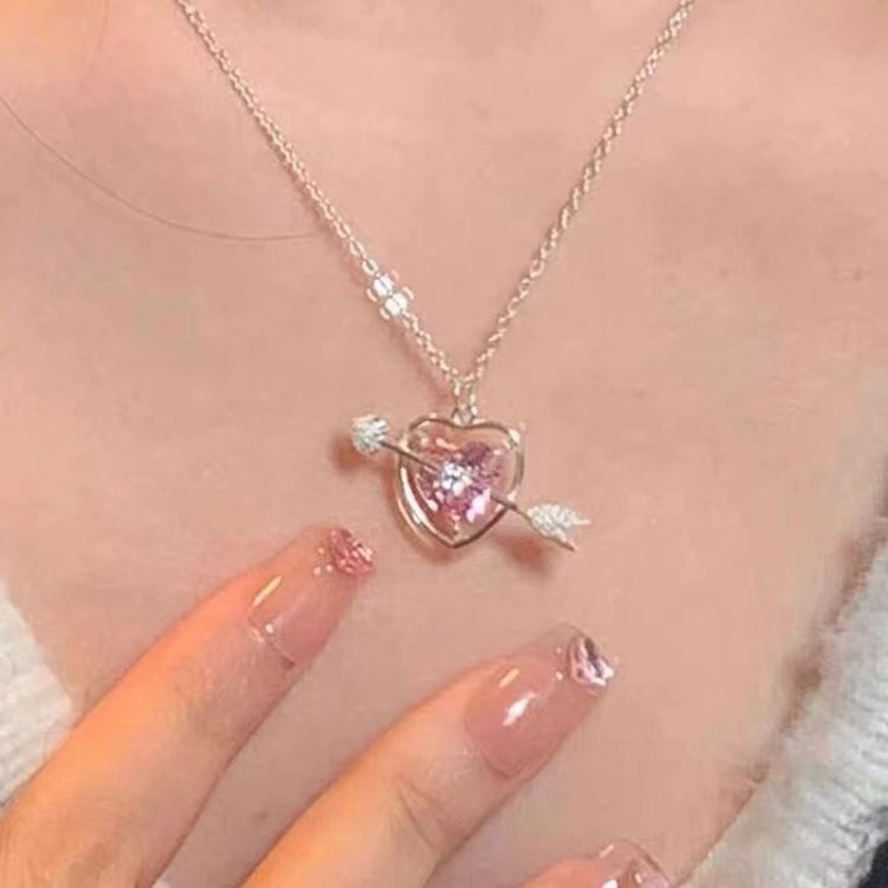 Kalung Desain Panah Cupid Hati Aksen Berlian Warna Pink Untuk Hadiah Pacar Perempuan