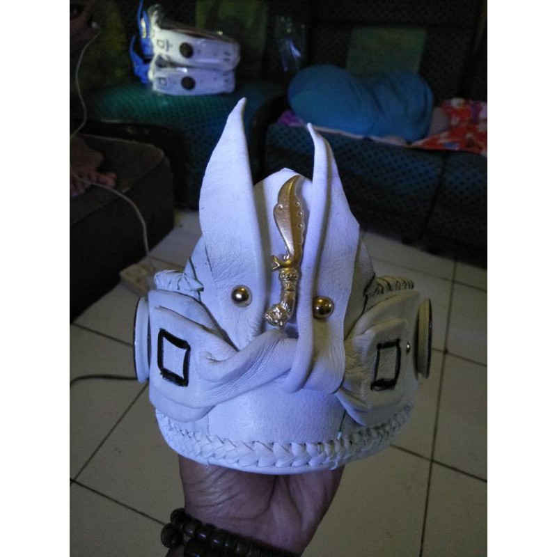 peci kulit iket sunda