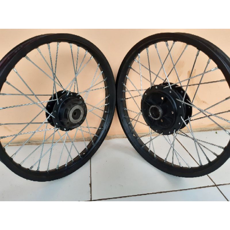 velg / pelek pariasi yamaha F1 ZR / POSWAN