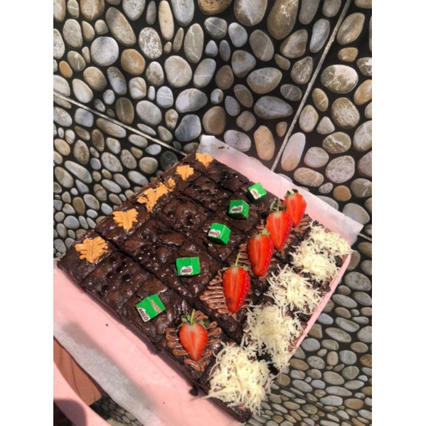 

Fudgy Brownies Shiny Crush Mix Toping