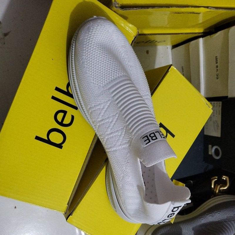 sepatu belbe putih