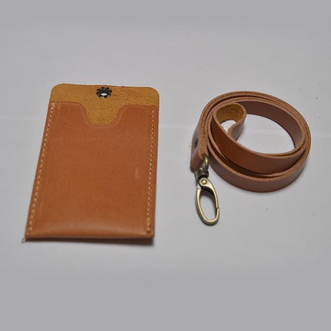 

Dapatkan Gantungan Id Card Kulit Asli Warna Tan Model Simpel |Card Holder Buru Order