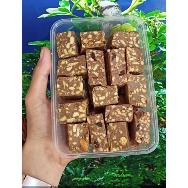 

coklat cokelat blok silverqueen cokbar isi mede/mente & almond potong repack 500gr