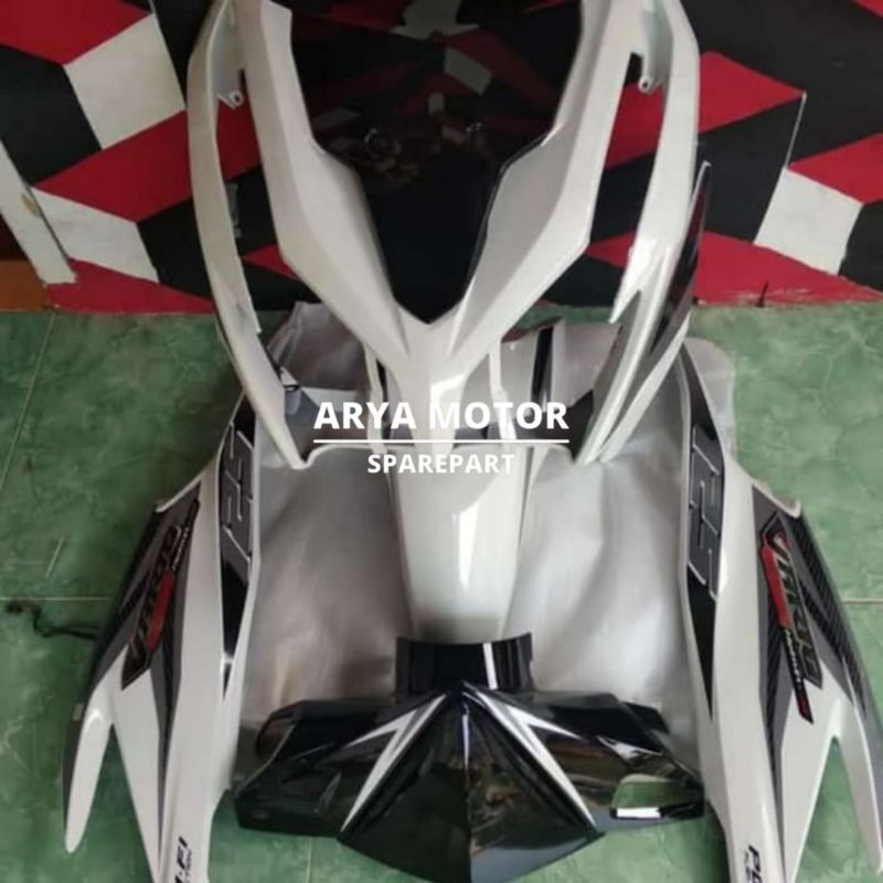 Cover body full halus vario 125 old putih