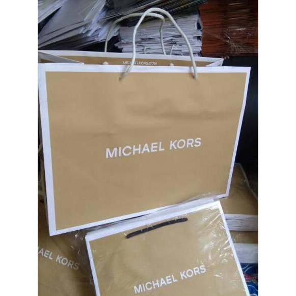 

Produk Keren MCFSU PAPER BAG BRANDED MICHAEL KORS JUMBO L tersedia harga grosir 34 Ready stock
