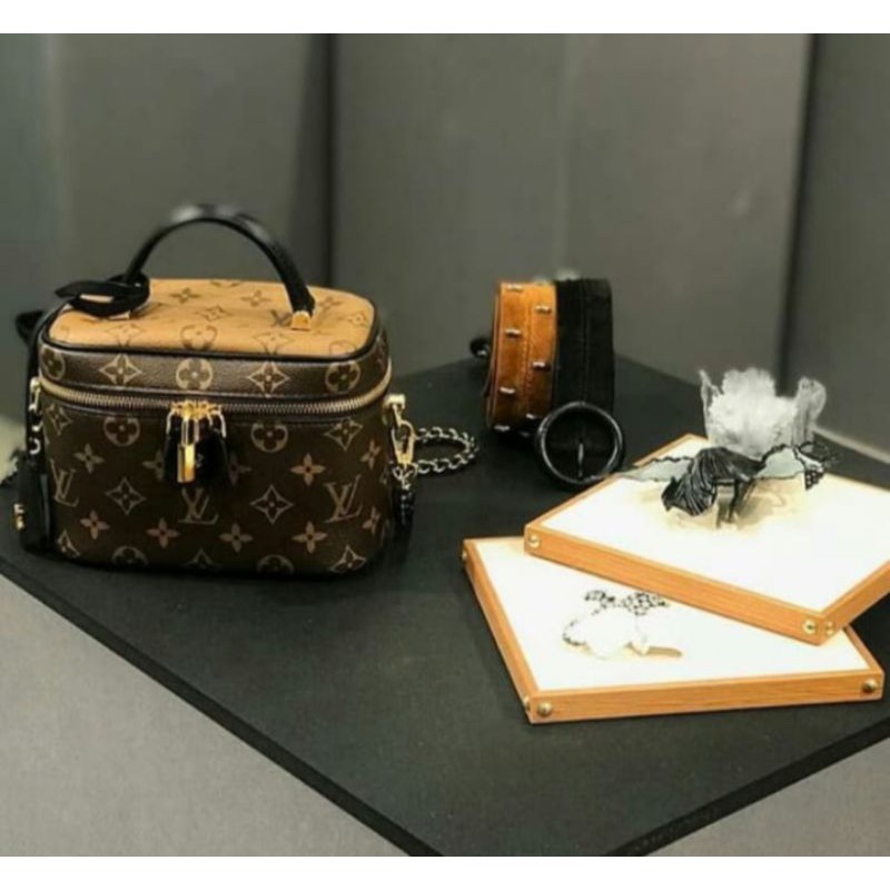 LV VANITY CASE REVERSE GOLD