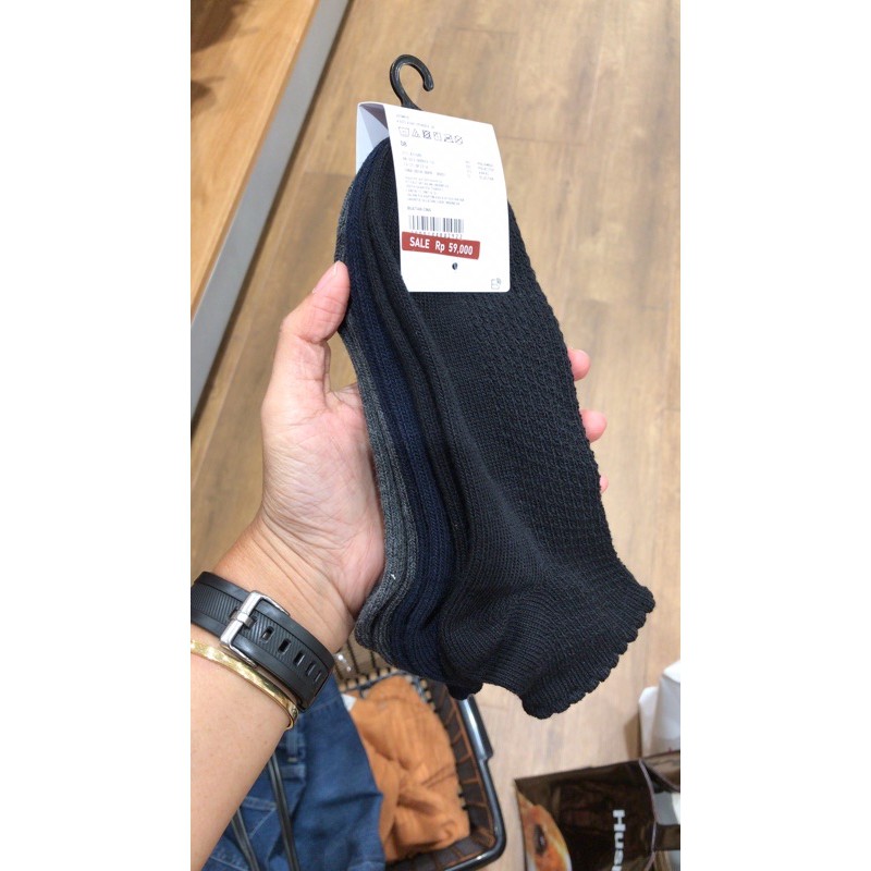 Jastip Kaos Kaki Uniqlo