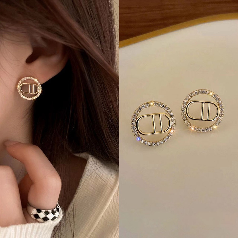 1 Pasang Anting Stud Desain Tulisan Warna Emas Untuk Wanita