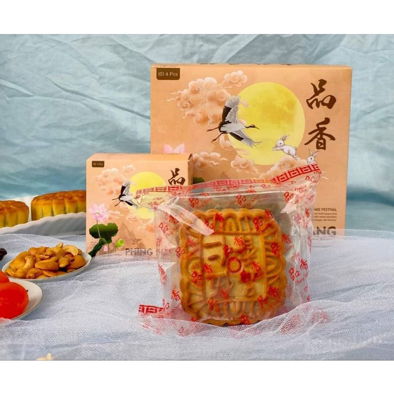

mooncake isi kacang hitam polos by phingsiang (1dus isi 1pcs kue)