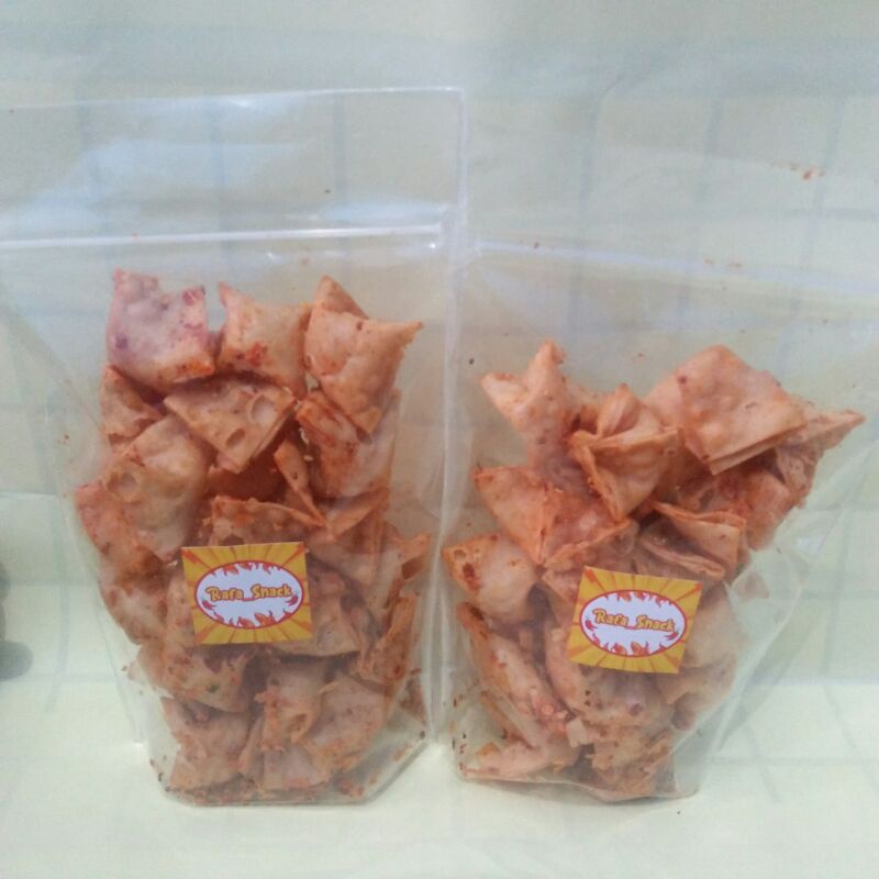 

keripik pangsit pedas gurih renyah 100gr