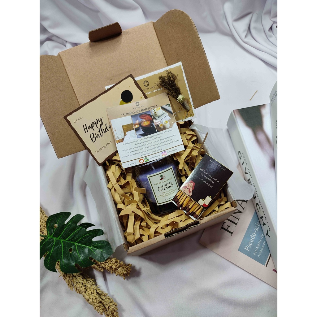 

HAMPERS GIFT BOX SCENTED CANDLES LILIN IMLEK LEBARAN NATAL CHRISTMAS