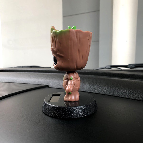 GROOT SOLAR POWER Boneka Figure Miniatur Pajangan Mobil Guardian Galaxy Goyang Kepala Shacking Head