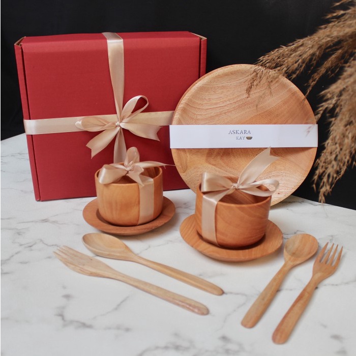 

Hampers Anahita | Peralatan Makan Kayu Mahoni - BARU