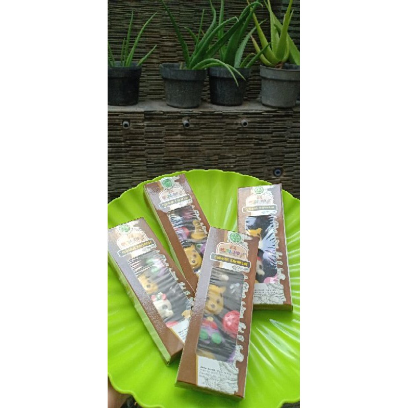 

Choklat karakter edisi box