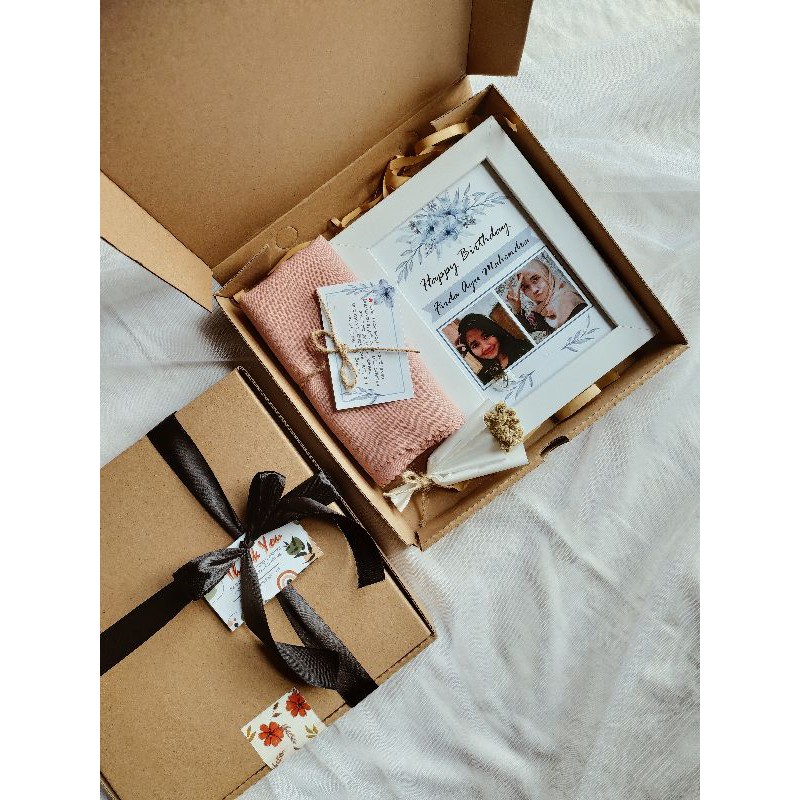 

HAMPERS BOX / GIFT BOX CEWEK / HAMPERS CEWEK / BUNDLE BOX