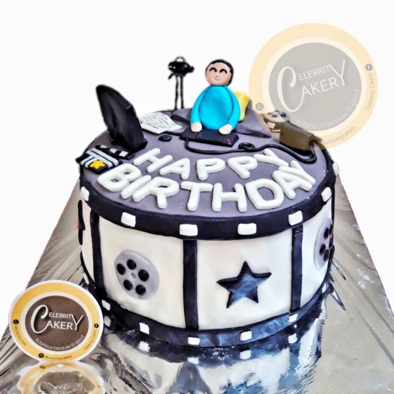 

MULTIMEDIA / IT Full Fondant Cake