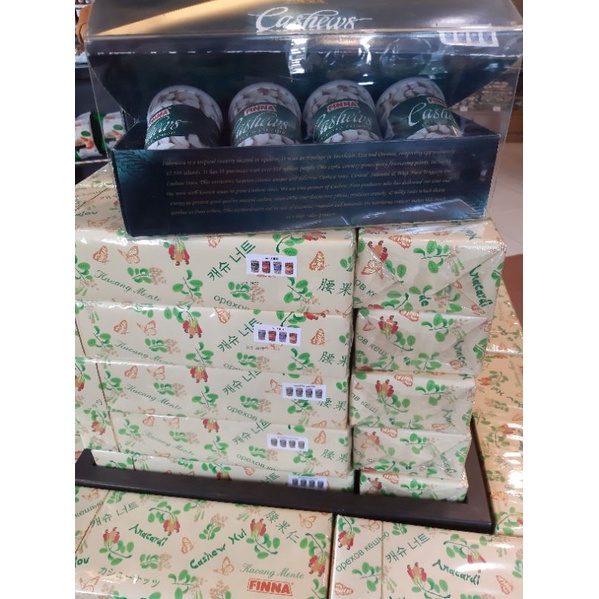 

Finna Cashew Premium Gift Set 1box Mente Finna kualitas Premium isi 4kaleng