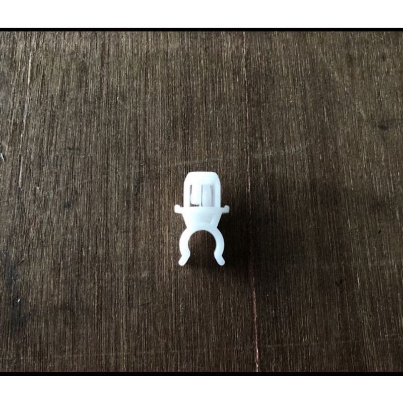 Klip Dudukan Tiang Kap Mesin Civic Ferio 1996-2000