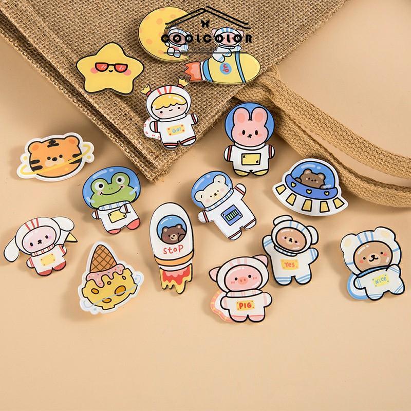 COD❤️ Bros Lucu Kreatif Kartun Akrilik Astronot Bros Gadis Aksesoris Tas Pakaian Liontin Pin Lencana Aksesoris Wanita Fashion Korea