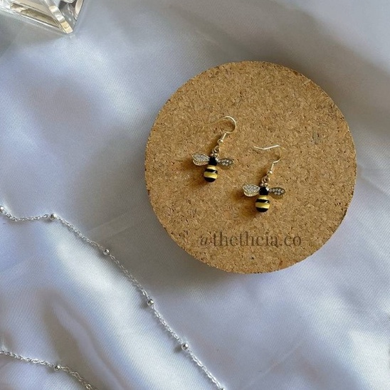 18K Gold Bee Earrings | Anting Lebah Emas 18K