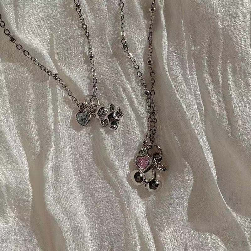 Kalung Rantai Klavikula Hias Liontin Beruang Hati Berlian Imitasi Gaya Korea Retro