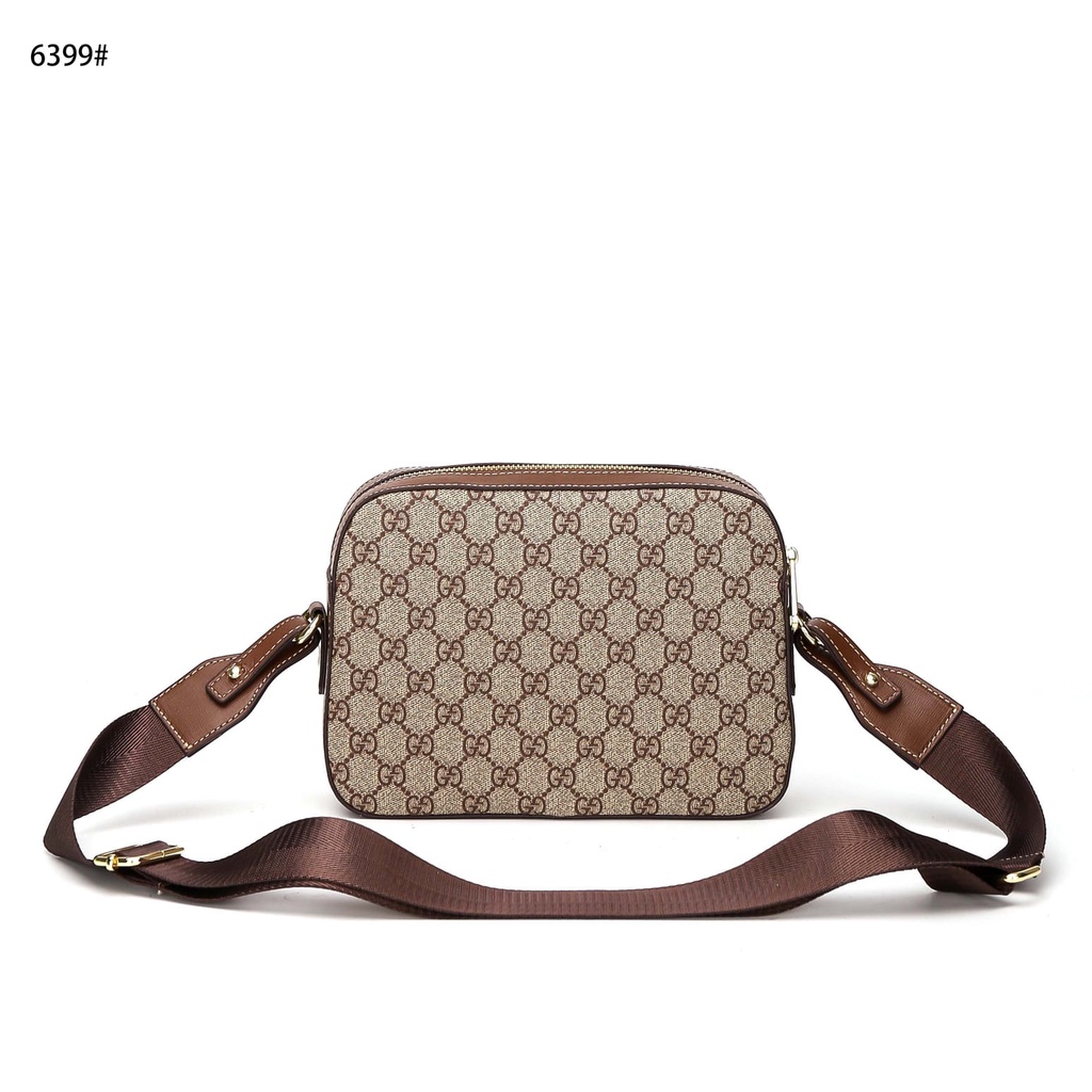 GC Messenger Bag with Interlocking G in GG Supreme 6399