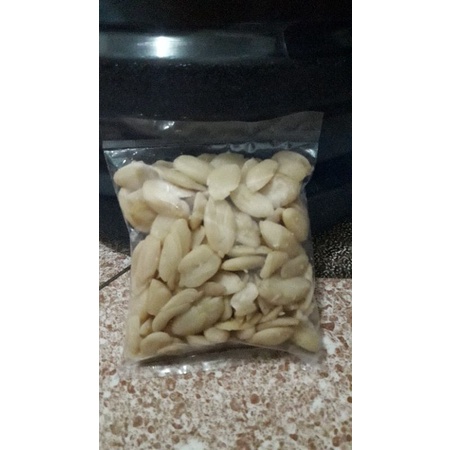 

Kacang kenari utuh 100gr